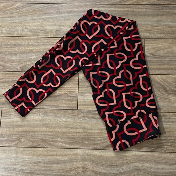 Lularoe Black with Pink & Red Tangled Heart Legging OS - Picture 3 of 13